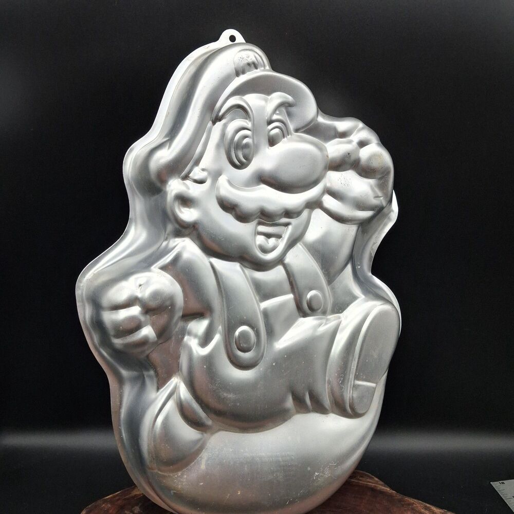 Wilton Super Mario Bros Mario Character Cake Pan Mold Aluminum Silver 2105-2989